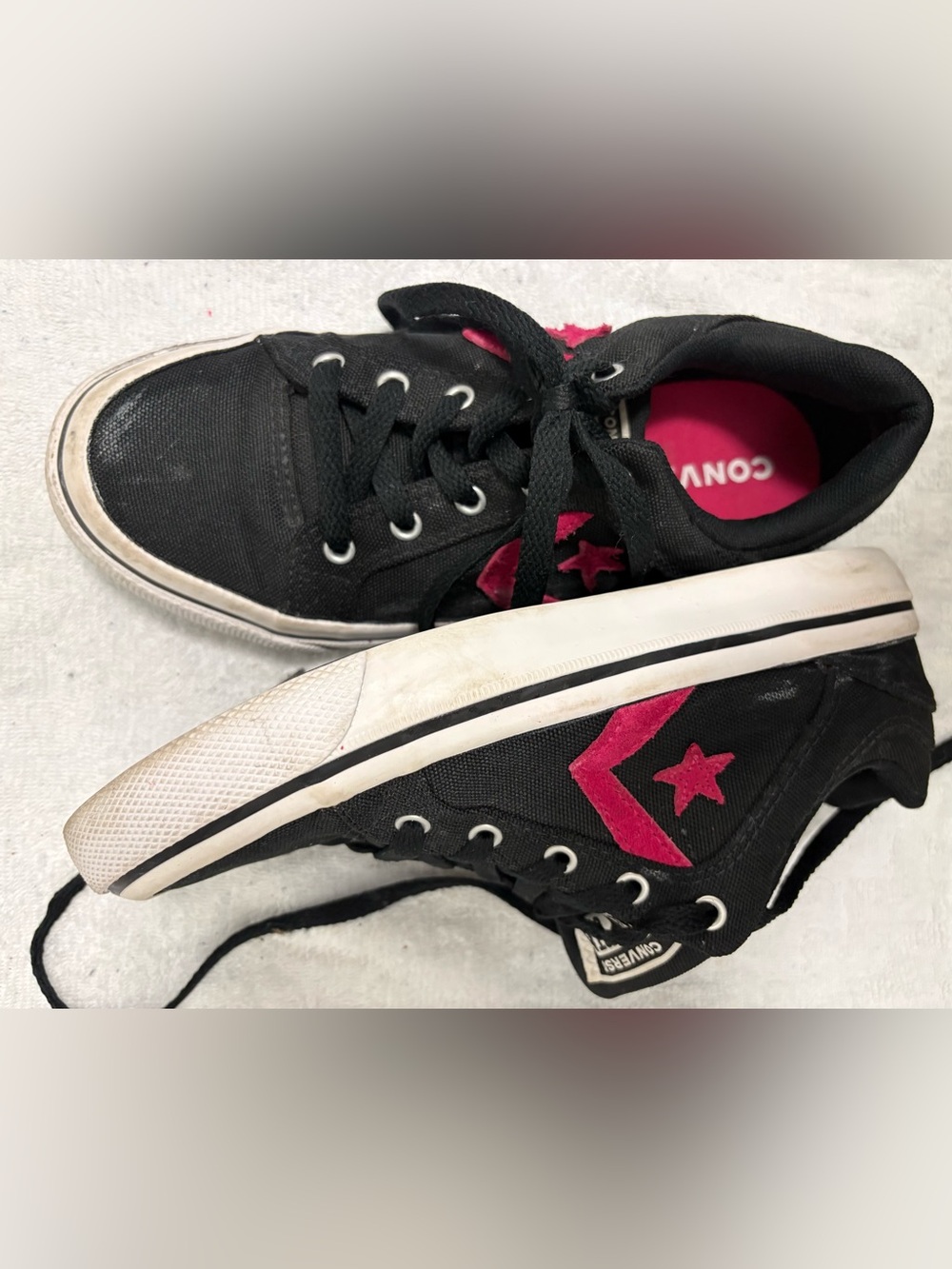 Converse El Distrito sneakers in black canvas with pink logo